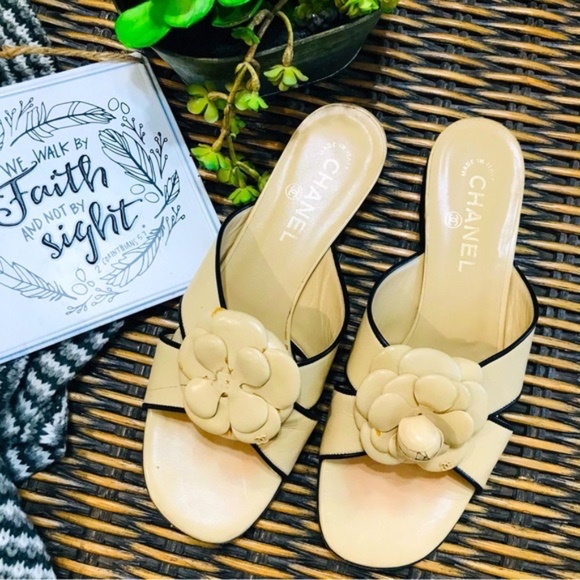 ⭐️🌟Authentic CHANEL Camellia CC Slide Sandals Sz 39 - Picture 10 of 11